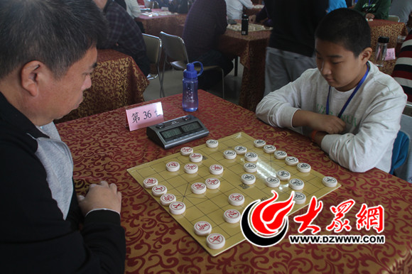 2 選手們?cè)谶M(jìn)行激烈的比賽 2 選手們?cè)谶M(jìn)行激烈的比賽