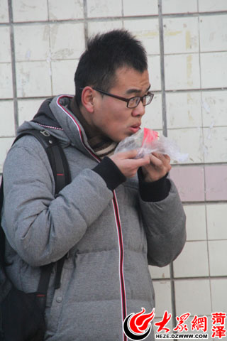 不吃飽怎么有力氣考試呢 不吃飽怎么有力氣考試呢
